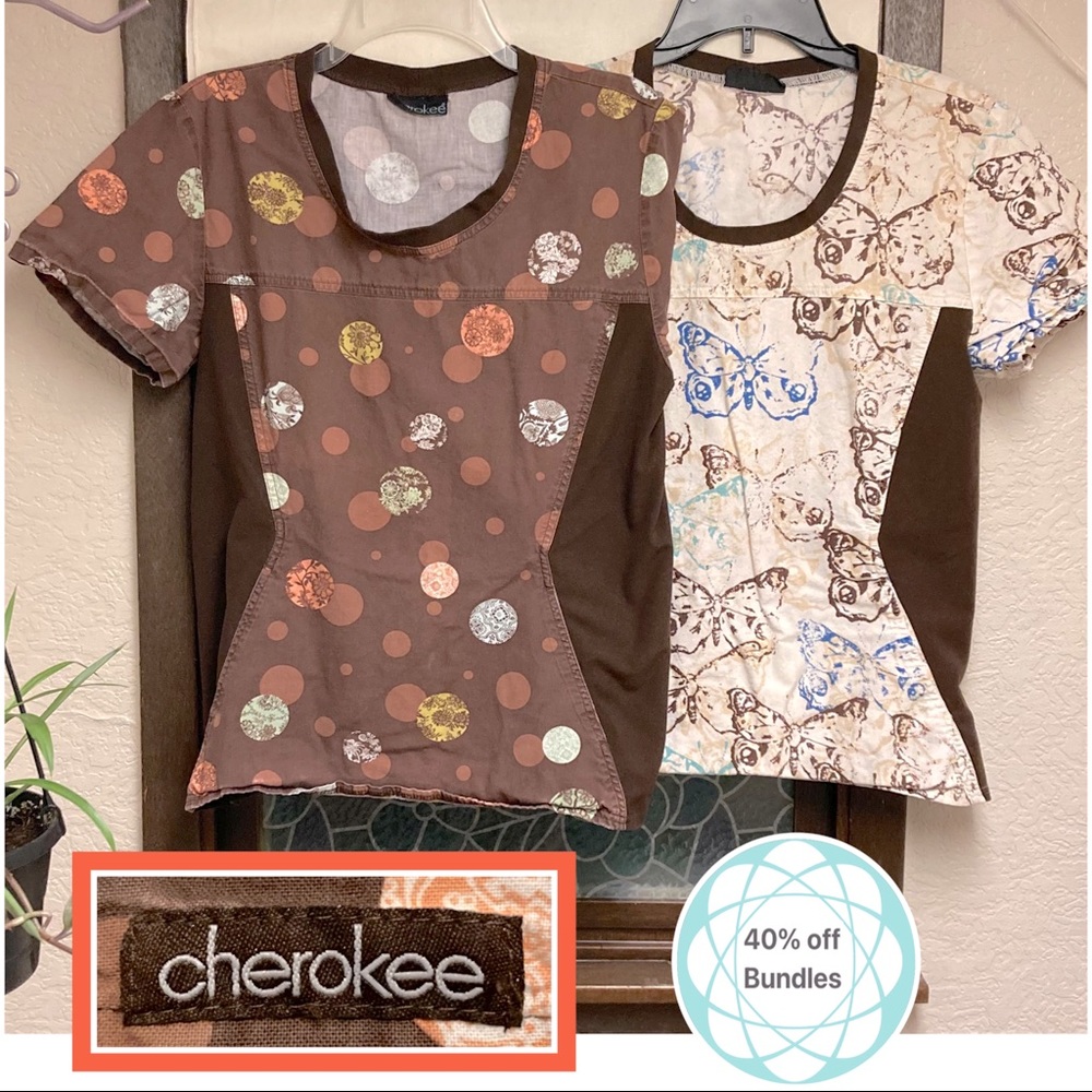 👛 2 Cherokee scrub tops, S or M, flexfit side panels, cute brown/multi pattern